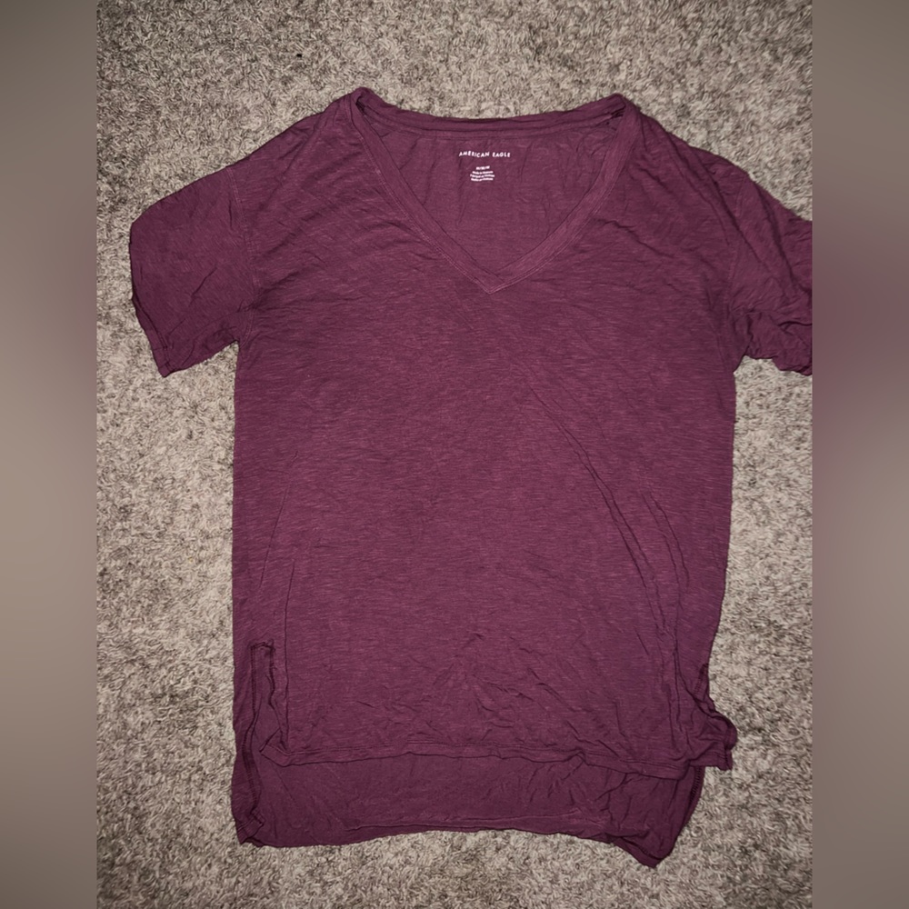 American Eagle V Neck Tshirt